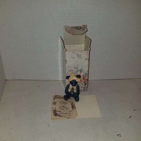 Bluebeary by Jan Hagara 1990 IN collectable CONDITION - Picture 12 of 12
